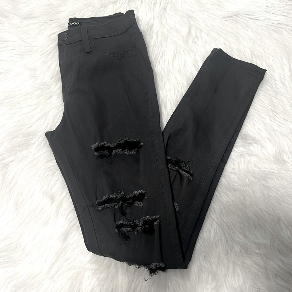 Fashion Nova peekaboo skinny jeans